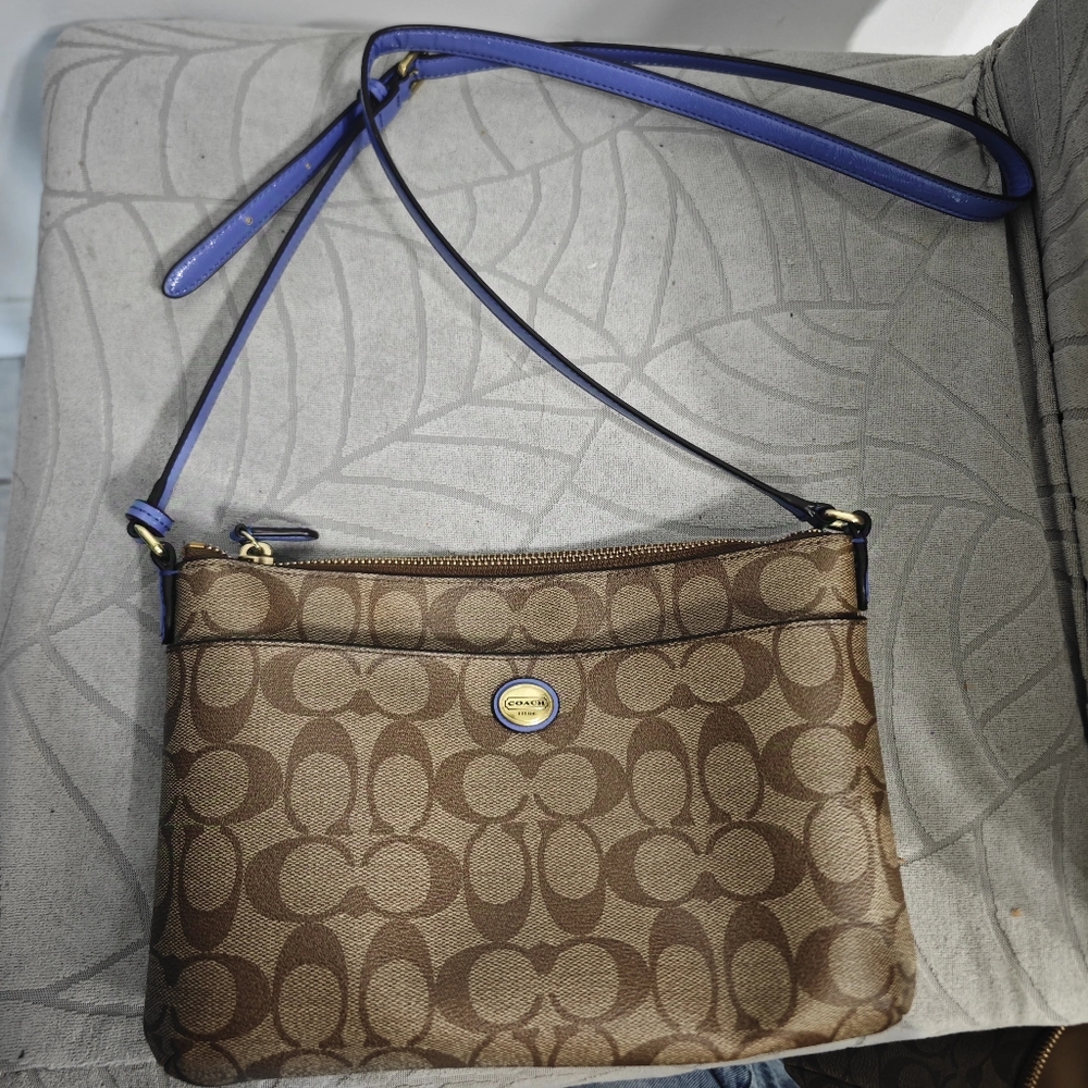 Coach PEYTON EAST/WEST SWINGPACK IN SIGNATURE FABRIC with Porcelain Blue strap